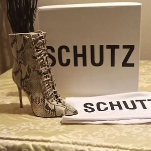 Schutz half boot leather snake skinned natural color. Size 6B